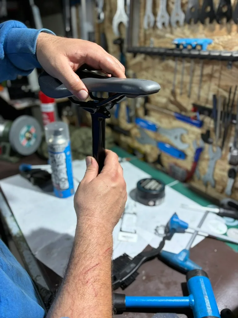 Servicing a Duncan dropper post on a Scott Spark 2026
