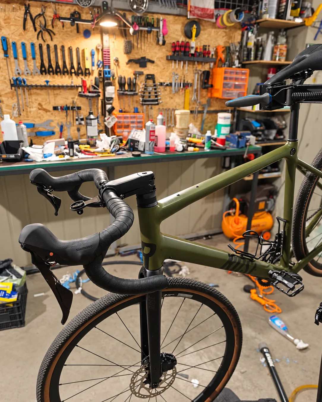 Handlebars and front end of a gravel bicycle
