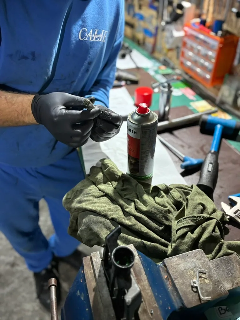 Cleaning and regreasing during Scott Scale 2026 pedal service